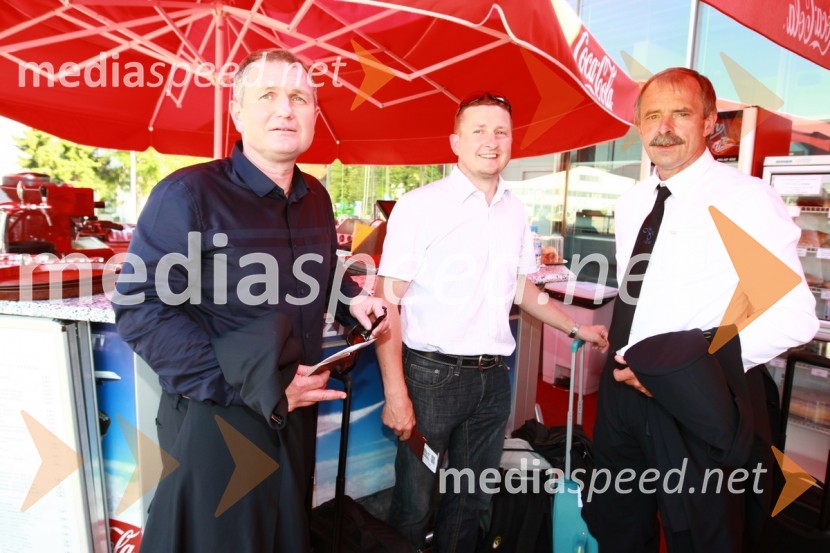 Matjaž Kek, selektor slovenske nogometne reprezentance, Danilo Steyer, vinogradništvo Steyer vina in Boštjan Gasser, Nogometna zveza SlovenijeOdhod Slovenske nogometne reprezentance v Južno Afriško Republiko