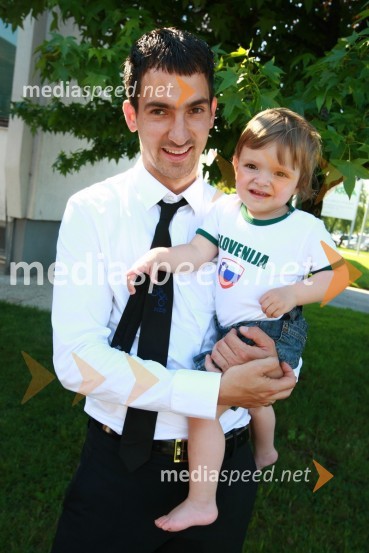 Branko Ilič, član slovenske nogometne reprezentance in hči TenejaOdhod Slovenske nogometne reprezentance v Južno Afriško Republiko