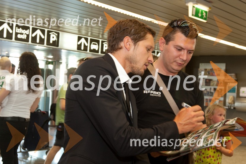 Andrej Komac, član slovenske nogometne reprezentance in ...Odhod Slovenske nogometne reprezentance v Južno Afriško Republiko