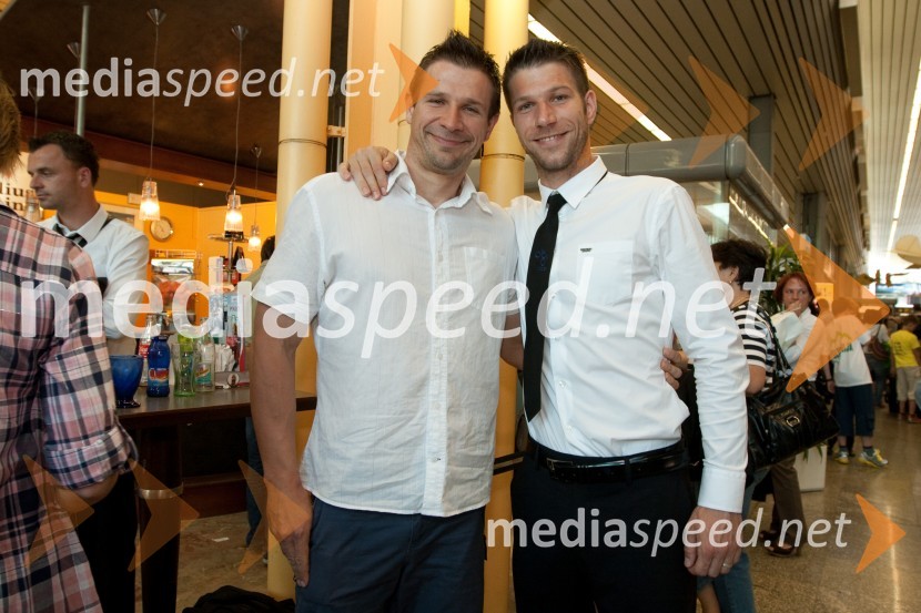 Boštjan Cesar, član slovenske nogometne reprezentance in brat IgorOdhod Slovenske nogometne reprezentance v Južno Afriško Republiko