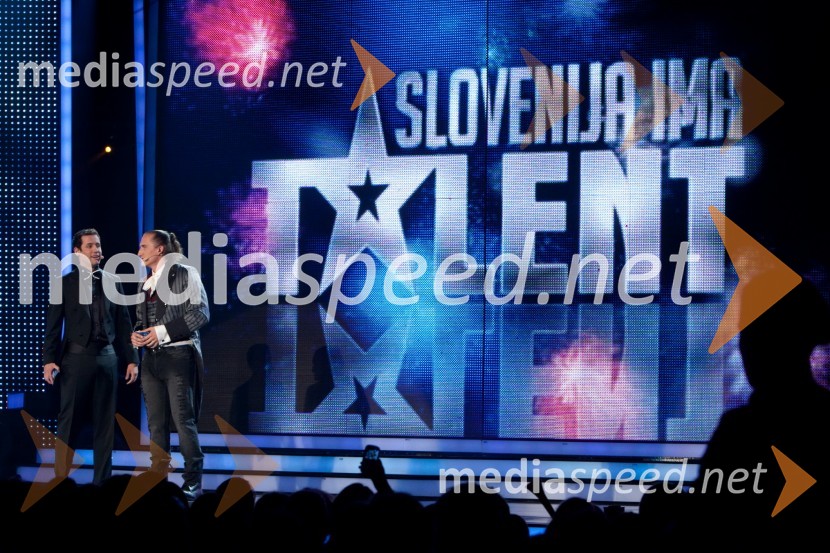 Peter Poles in Vid Valič , voditelja oddajeSlovenija ima talent, finale - Lina Kuduzovič je velika zmagovalka