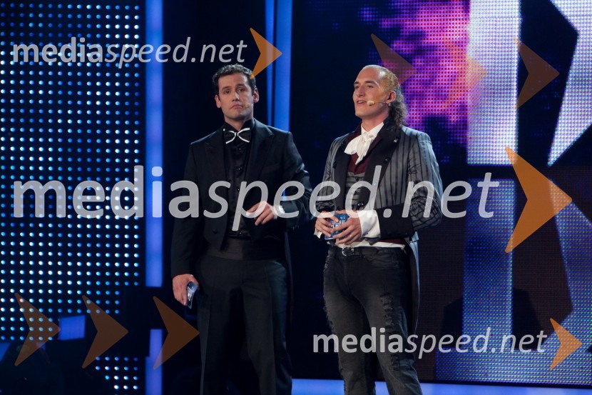 Peter Poles in Vid Valič , voditelja oddajeSlovenija ima talent, finale - Lina Kuduzovič je velika zmagovalka