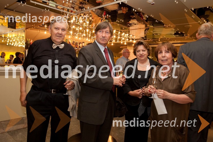 Tine Okorn, prof. Geza Vogrinčič, Anka Okorn in Gabi Čečinovič Vogrinčič, profesorica na Fakulteti za socialno deloLa Vie en Rose 2010, v znamenju Mojmira Sepeta