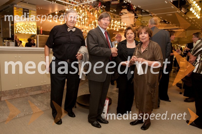 	Tine Okorn, prof. Geza Vogrinčič, Anka Okorn in Gabi Čečinovič Vogrinčič, profesorica na Fakulteti za socialno deloLa Vie en Rose 2010, v znamenju Mojmira Sepeta