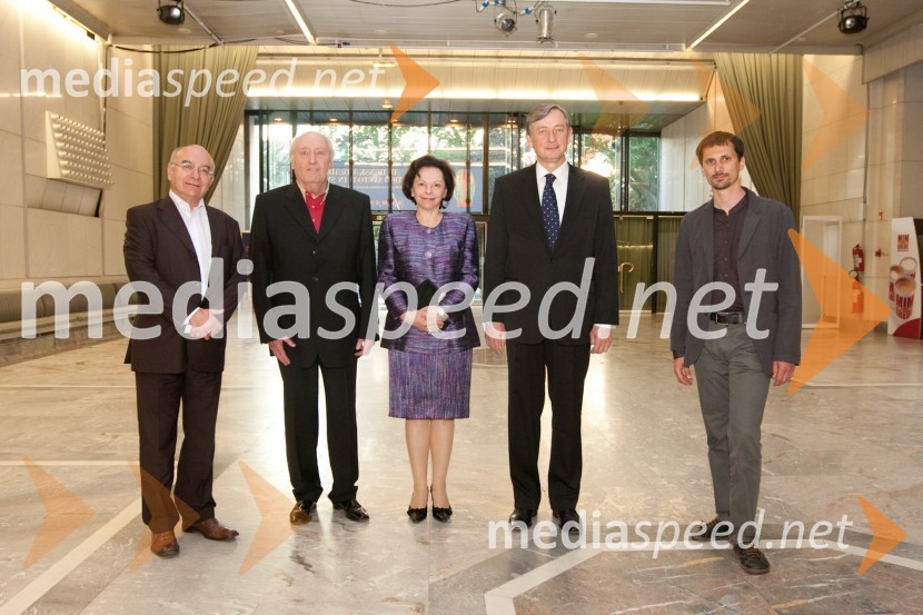 Mitja Rotovnik, direktor Cankarjevega doma, Mojmir Sepe, skladatelj, dr. Danilo Türk, predsednik Republike Slovenije in soproga Barbara Miklič Turk in Gašper Troha, direktor projektov Cafe teatraLa Vie en Rose 2010, v znamenju Mojmira Sepeta