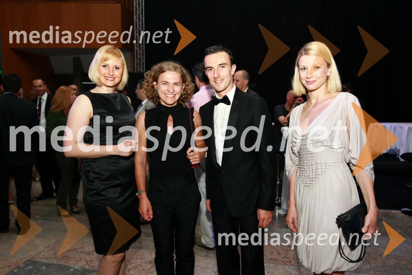 Alja Novak, oblikovalka čevljev, Alenka Nedelko, odnosi z javnostmi Peugeot Slovenija d.o.o., Alberic Chopelin, generalni direktor Peugeot Slovenija d.o.o. ter Tjaša Železnik, igralka200 let znamke Peugeot in VIP predstavitev Peugeot RCZ