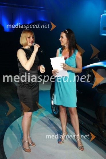 Alja Novak, oblikovalka čevljev in Lorella Flego, povezovalka prireditve200 let znamke Peugeot in VIP predstavitev Peugeot RCZ