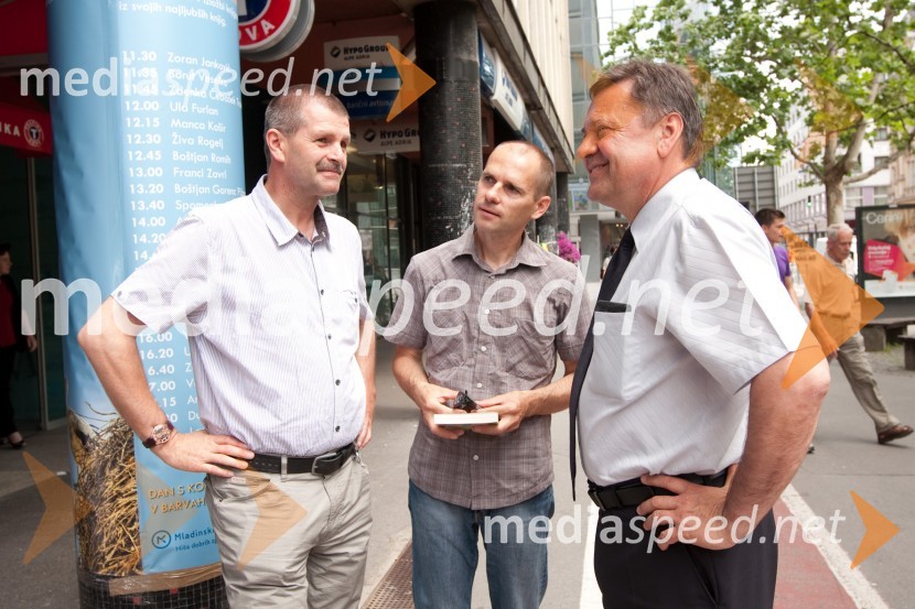 Miha Kovač, glavni urednik založbe Mladinska knjiga, Uroš Grilc, načelnik za kulturo mestne občine Ljubljana in Zoran Janković, župan mestne občine LjubljanaSlavni berejo 2010