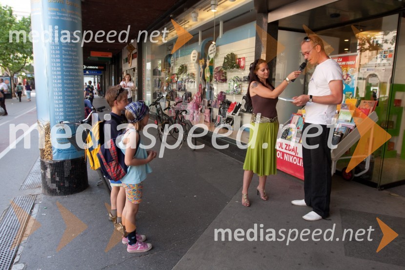 	Veronika Žajdela, povezovalka programa in Uroš Smolej, igralecSlavni berejo 2010