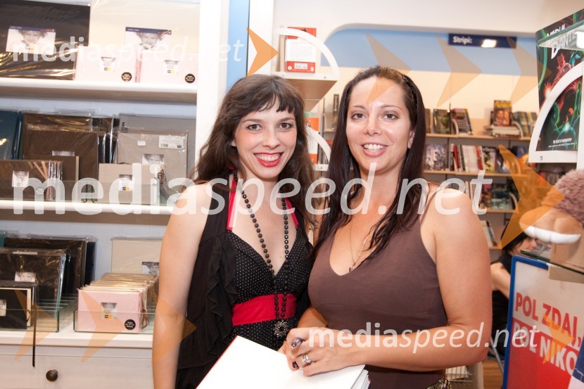 Vesna Zornik, pevka in Veronika Žajdela, povezovalka programaSlavni berejo 2010