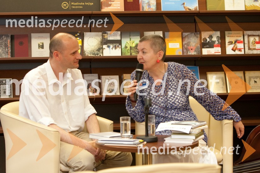 Dušan Šarotar, pisatelj in Majda Kmet, vodja leposlovja v KonzorcijuSlavni berejo 2010