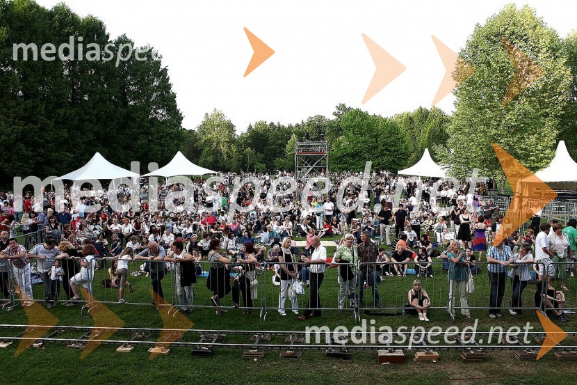 ObiskovalciSlovenski filharmoniki in Tony Cetinski, open air koncert