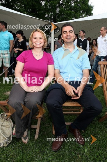 Danilo Tomšič, direktor področja prodaja in marketing v podjetju Mobitel in soproga Andreja Šuštaršič TomšičSlovenski filharmoniki in Tony Cetinski, open air koncert