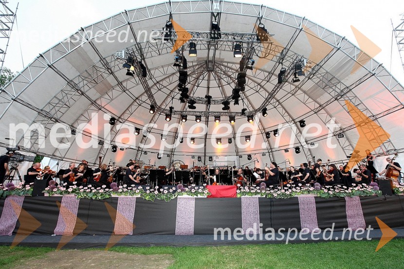 Orkester Slovenske filharmonijeSlovenski filharmoniki in Tony Cetinski, open air koncert