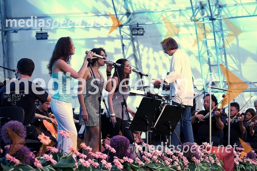 Orkester Slovenske filharmonije ter Monika Sramlova, Nikoleta Spalasova in Teresa Halova, pevkeSlovenski filharmoniki in Tony Cetinski, open air koncert