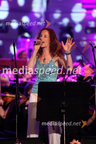 Monika Sramlova, pevkaSlovenski filharmoniki in Tony Cetinski, open air koncert