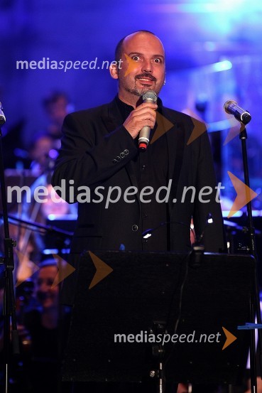 Tony Cetinski, hrvaški pevecSlovenski filharmoniki in Tony Cetinski, open air koncert