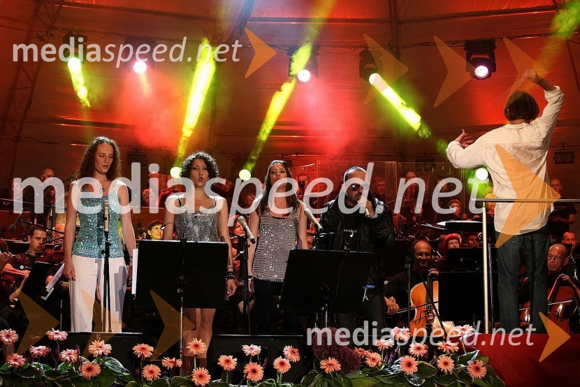 Orkester Slovenske filharmonije, Monika Sramlova, Nikoleta Spalasova in Teresa Halova, pevke ter Tony Cetinski, hrvaški pevecSlovenski filharmoniki in Tony Cetinski, open air koncert