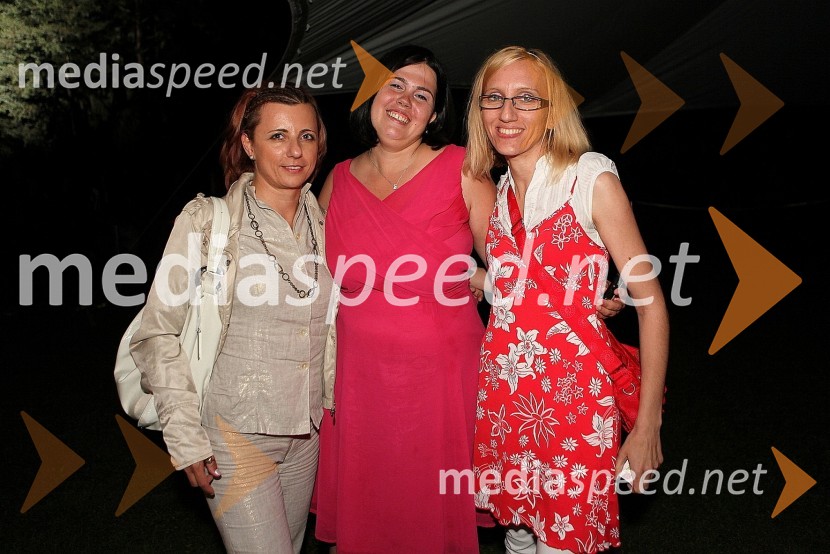 Sabina Podkrižnik, direktorica sektorja za trženje Pošta Slovenije, Barbara Novak, organizatorka dogodka Čarobni dan in ...Slovenski filharmoniki in Tony Cetinski, open air koncert