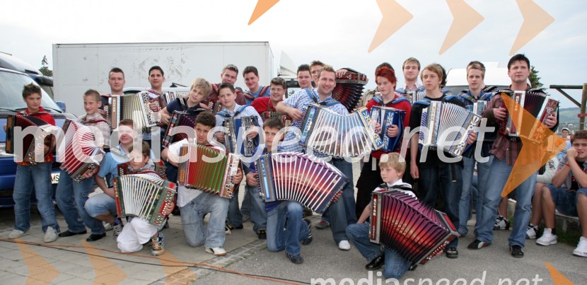 Robert Goter, harmonikar s svojimi učenciRadio City koncert