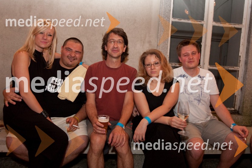 Skupina ZmelkoowRadio SI night