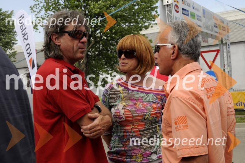 Primož Kališnik, urednik Delove priloge Polet, Maja Oven, direktorica sektorja za tržno komuniciranje in odnose z javnostmi v BTC in Jože Mermal, predsednik uprave BTCMaraton Franja 2010