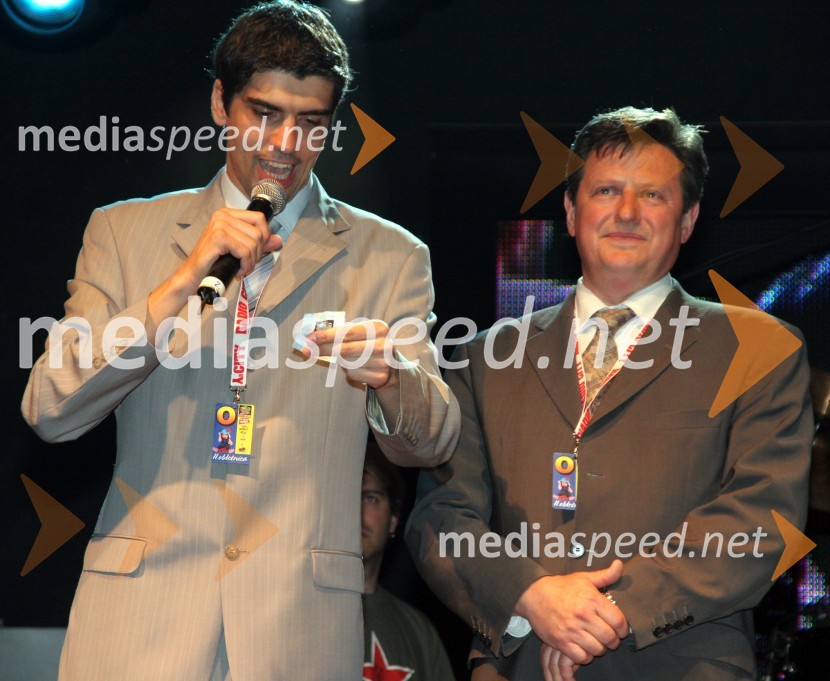 Bor Greiner, odgovorni urednik Radia City in Gregor Pivec, direktor Splošne bolnišnice MariborRadio City koncert