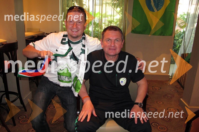 Danilo Steyer, predsednik Združenja družinskih vinogradnikov vinarjev Slovenije in Matjaž Kek, selektor slovenske nogometne reprezentanceSP v nogometu kot ga vidi Danilo Steyer, predsednik ZDVVS