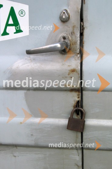 ŽUK A07, zanimiv način zaklepanjaŽuk - poljski dostavnik