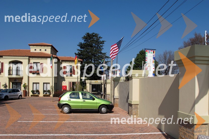 Hotel Meridian, Edenvale, Južna Afrika (hotel, v katerem je bivala slovenska nogometna reprezentanca)SP v nogometu kot ga vidi Danilo Steyer, predsednik ZDVVS