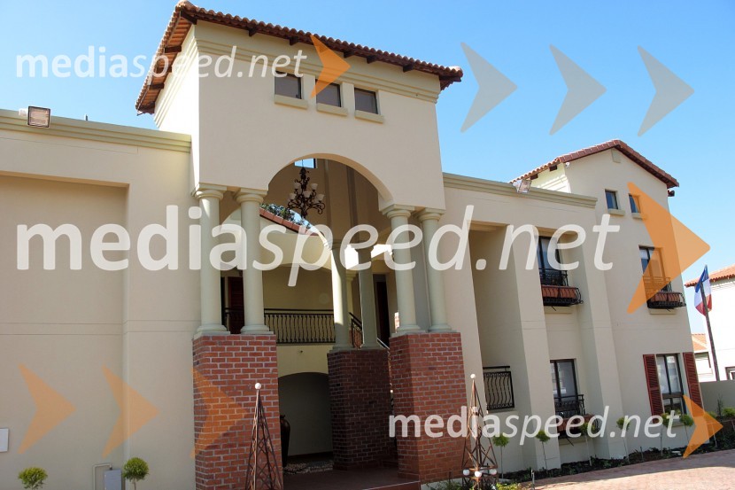 Hotel Meridian, Edenvale, Južna Afrika (hotel, v katerem je bivala slovenska nogometna reprezentanca)SP v nogometu kot ga vidi Danilo Steyer, predsednik ZDVVS