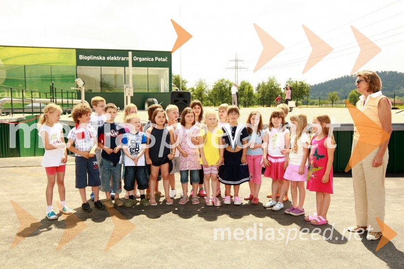 Učenci osnovne šole PirničeOdprtje bioplinske elektrarne Organica - Petač