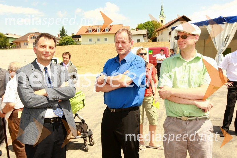 Mag. Tomaž Poje, Kmetijski inštitut Slovenije, Štefan Čebašek, predsednik Krajevne skupnosti Pirniče in mag. Aleš Zver, Keter GroupOdprtje bioplinske elektrarne Organica - Petač