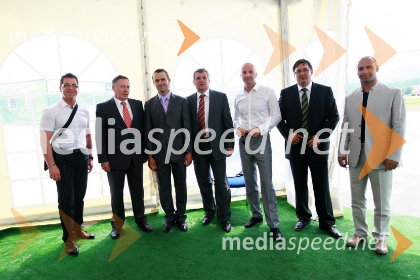 Tom Begovič, Skupina Keter, Pavel Martinuč, direktor poslovne mreže NLB d.d., Miha Petač, lastnik bioplinske elektrarne Organica - Petač, Andrej Kleindienst, direktor podružnice NLB Podravje, Denis Bolčina, Skupina Keter, Marjan Kolar, lastnik Bioplin Kolar ter Igor Kenda, lastnik agencije Doberman Creative CompanyOdprtje bioplinske elektrarne Organica - Petač