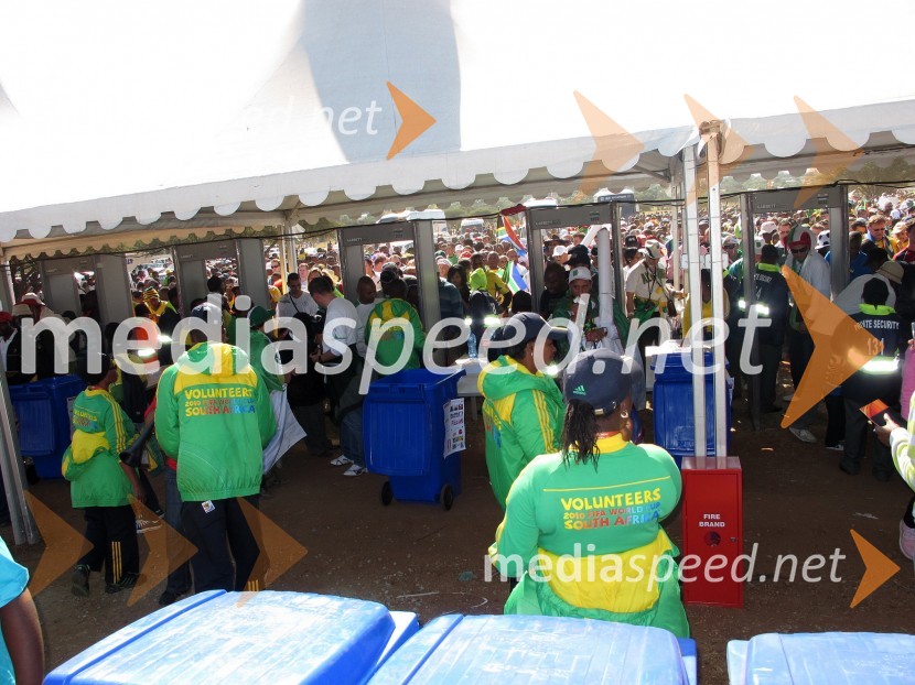 Vstop na stadion Petra Mokabeja, PolokwaneSP v nogometu kot ga vidi Danilo Steyer, predsednik ZDVVS