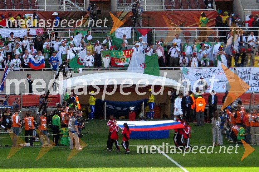 Prihod slovenske zastave na Stadion Petra Mokabeja, PolokwaneSP v nogometu kot ga vidi Danilo Steyer, predsednik ZDVVS