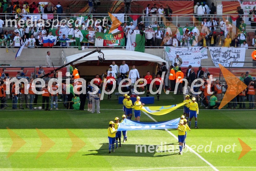 Prihod nogometne reprezentance Slovenije in Alžirije na Stadion Petra Mokabeja, PolokwaneSP v nogometu kot ga vidi Danilo Steyer, predsednik ZDVVS