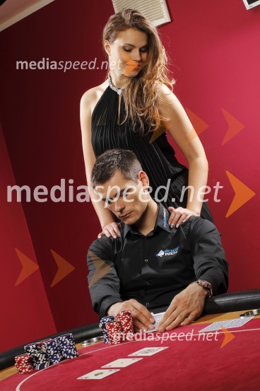 Tina Petelin, Miss Slovenije 2009 in fant Adam VengustTina Petelin, Miss Slovenije 2009 in njen fant Adam Vengust obvladata poker