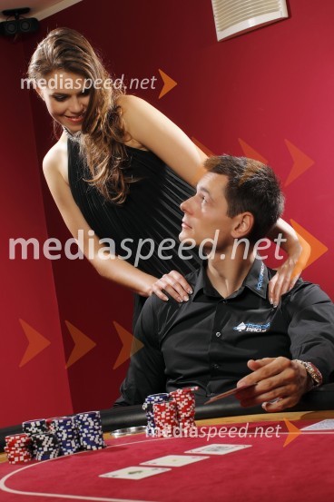Tina Petelin, Miss Slovenije 2009 in fant Adam VengustTina Petelin, Miss Slovenije 2009 in njen fant Adam Vengust obvladata poker