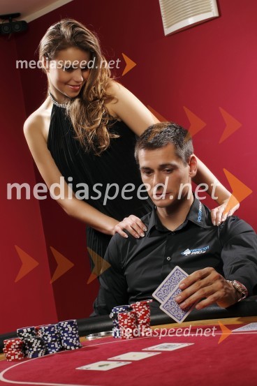 Tina Petelin, Miss Slovenije 2009 in fant Adam VengustTina Petelin, Miss Slovenije 2009 in njen fant Adam Vengust obvladata poker