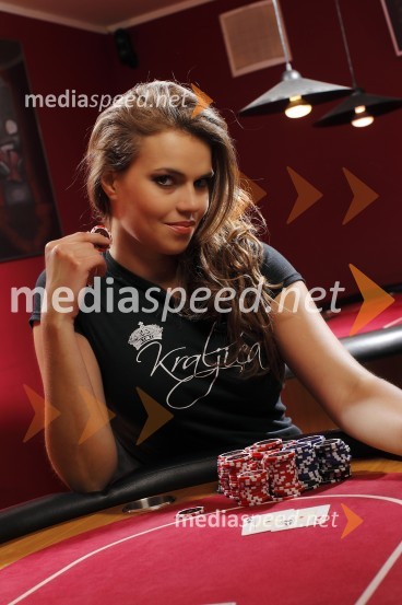 Tina Petelin, Miss Slovenije 2009Tina Petelin, Miss Slovenije 2009 in njen fant Adam Vengust obvladata poker