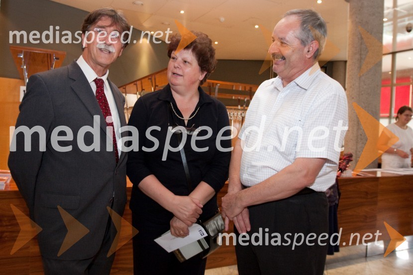 Jožko Čuk, direktor Slovenskega narodnega gledališča (SNG) Nova Gorica in Marjan Mateta s soprogoČakalnica, premiera predstave v okviru projekta Oder za vse