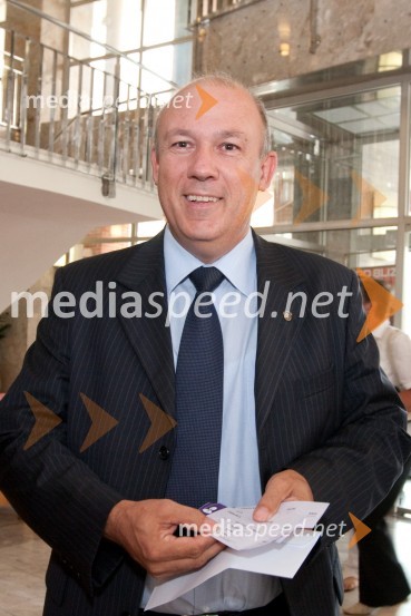 Nedeljko Gregorič, predsednik Rotary kluba Nova GoricaČakalnica, premiera predstave v okviru projekta Oder za vse