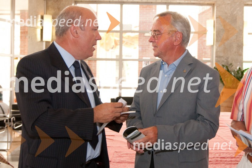 Nedeljko Gregorič, predsednik Rotary kluba Nova Gorica in Marino Boscarol, bivši predsednik Rotary kluba Monfalcone GradoČakalnica, premiera predstave v okviru projekta Oder za vse