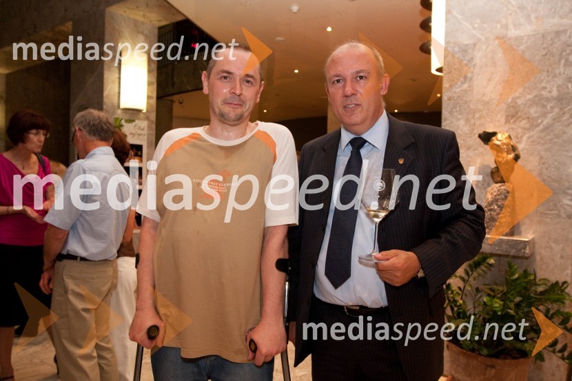 Aleksander Grum in Nedeljko Gregorič, predsednik Rotary kluba Nova GoricaČakalnica, premiera predstave v okviru projekta Oder za vse