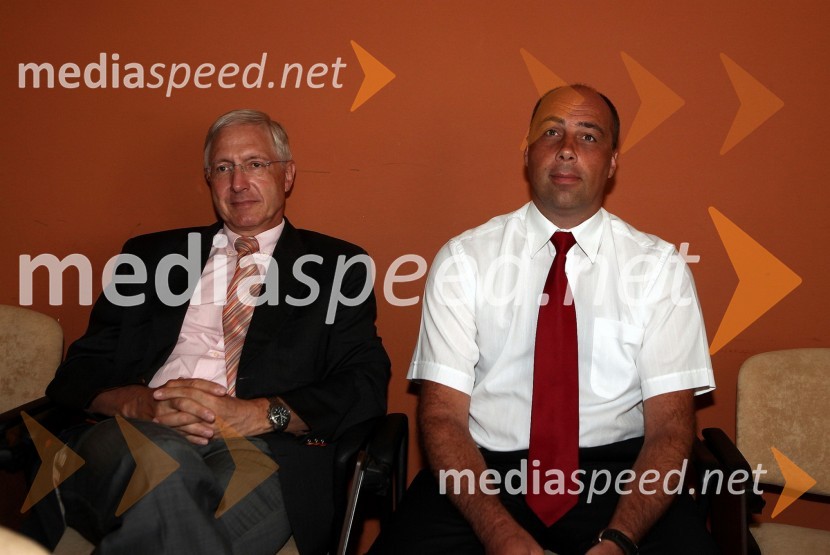 Klaus Oberhammer, generalni direktor podjetja Citroën Slovenija d.o.o. in Robert Golob, vodja komerciale pri Citroën Slovenija d.o.o.Citroën Slovenija d.o.o., novinarska konferenca