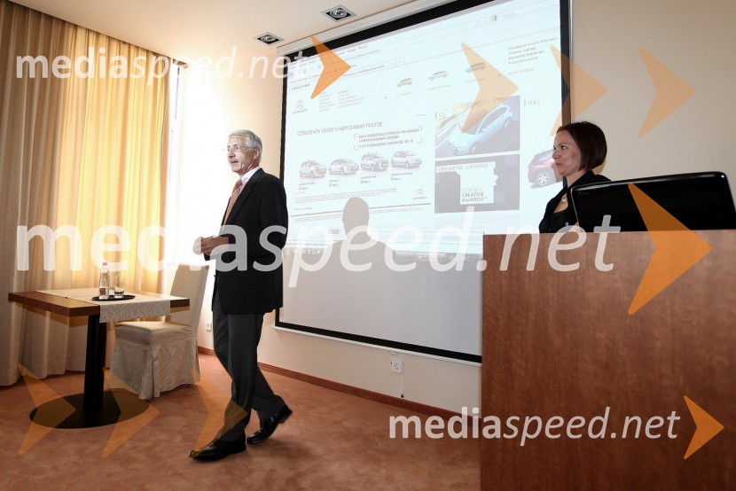 Klaus Oberhammer, generalni direktor podjetja Citroën Slovenija d.o.o. in Anja Škerjanc, odgovorna za internet pri Citroën Slovenija d.o.o.Citroën Slovenija d.o.o., novinarska konferenca