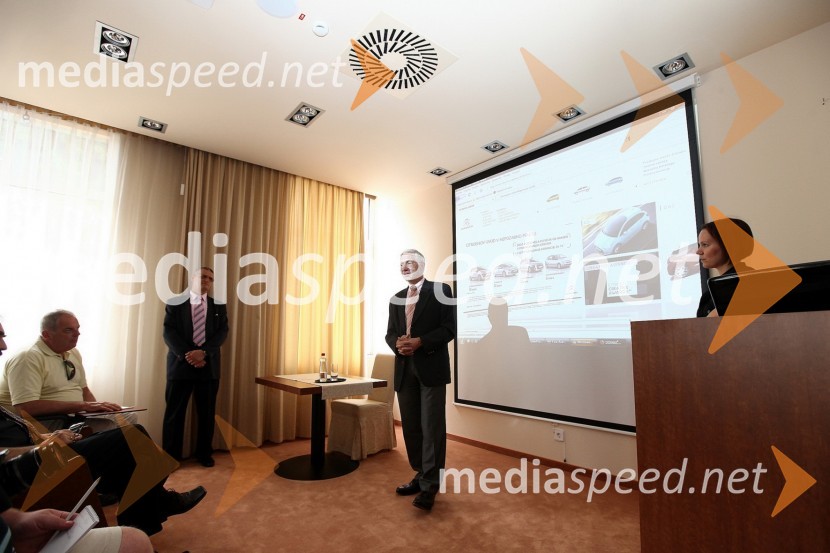 Sadko Mezgec, PR Citroën Slovenija d.o.o., Klaus Oberhammer, generalni direktor podjetja Citroën Slovenija d.o.o. in Anja Škerjanc, odgovorna za internet pri Citroën Slovenija d.o.o.Citroën Slovenija d.o.o., novinarska konferenca