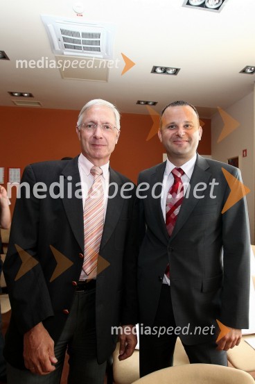 Klaus Oberhammer, generalni direktor podjetja Citroën Slovenija d.o.o. in Dejan Debernardi, vodja marketinga pri Citroën Slovenija d.o.o.  	 
	Citroën Slovenija d.o.o., novinarska konferenca