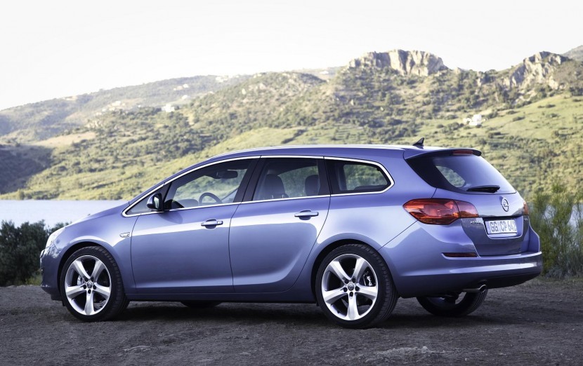 Opel Astra Sports TourerOpel Astra Sports Tourer, nov atlet v Oplovi družini